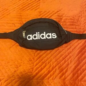 Adidas black waistbag fanny pack EUC no signs of wear looks new. Fannypack